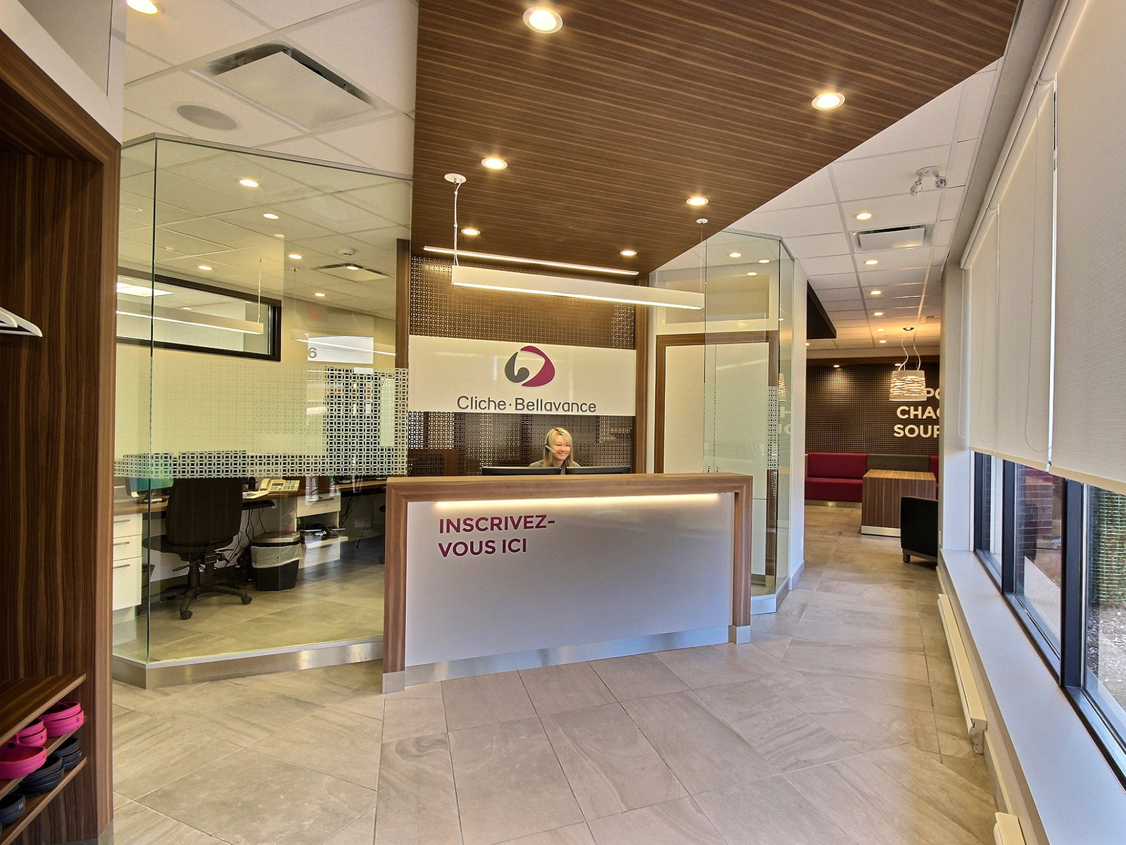 Design comptoir d'accueil Clinique Dentaire