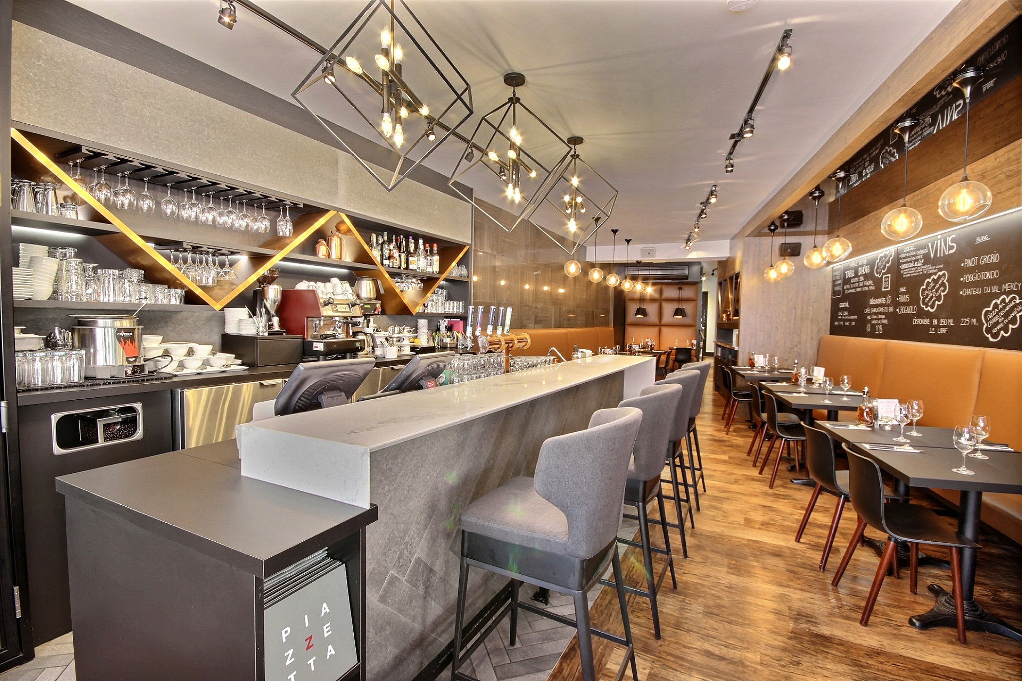 Design intérieur bar Piazzetta du vieux-port